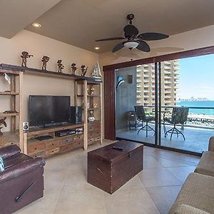 One-Bedroom Oceanfront Suite